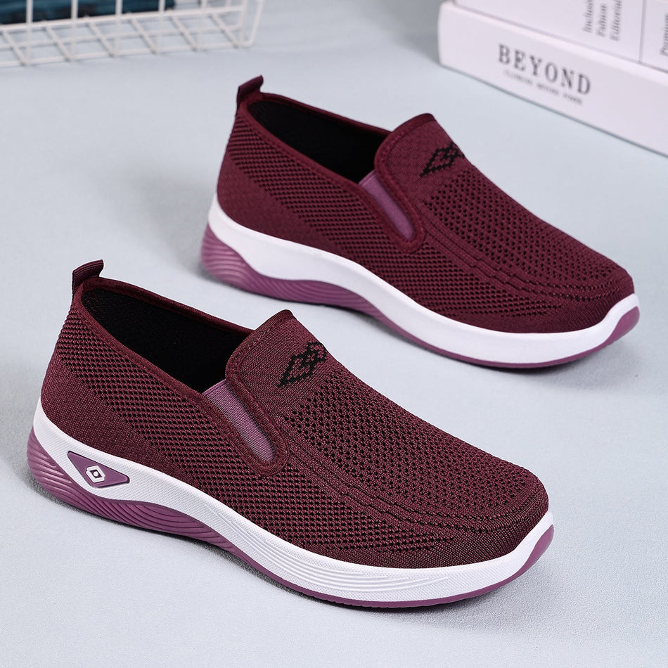 Old Beijing Breathable Soft Sole Mom Shoes