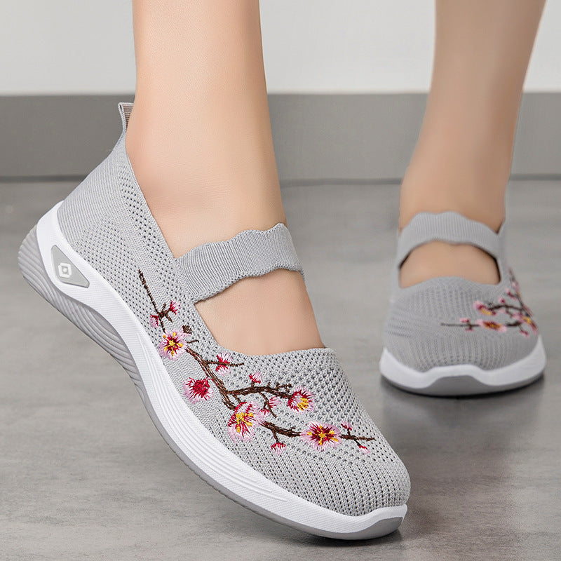 Old Beijing Style Embroidered Soft-Sole Mother Shoes