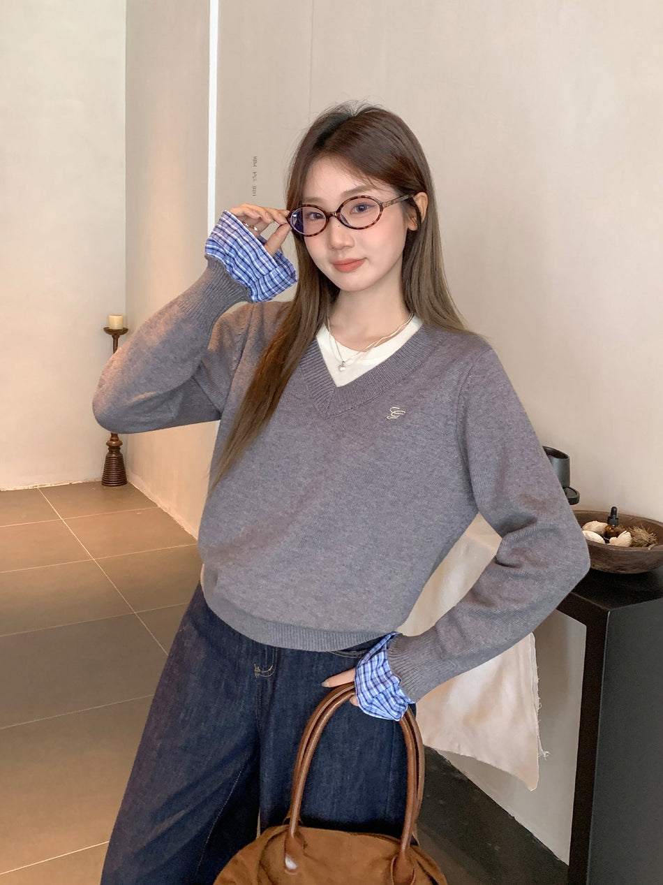 Women’s Gray V-Neck Flare Sleeve Knit Sweater