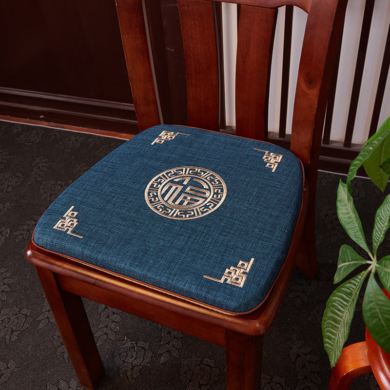 "Imperial Horseshoe" Series: Embroidered New Chinese Style