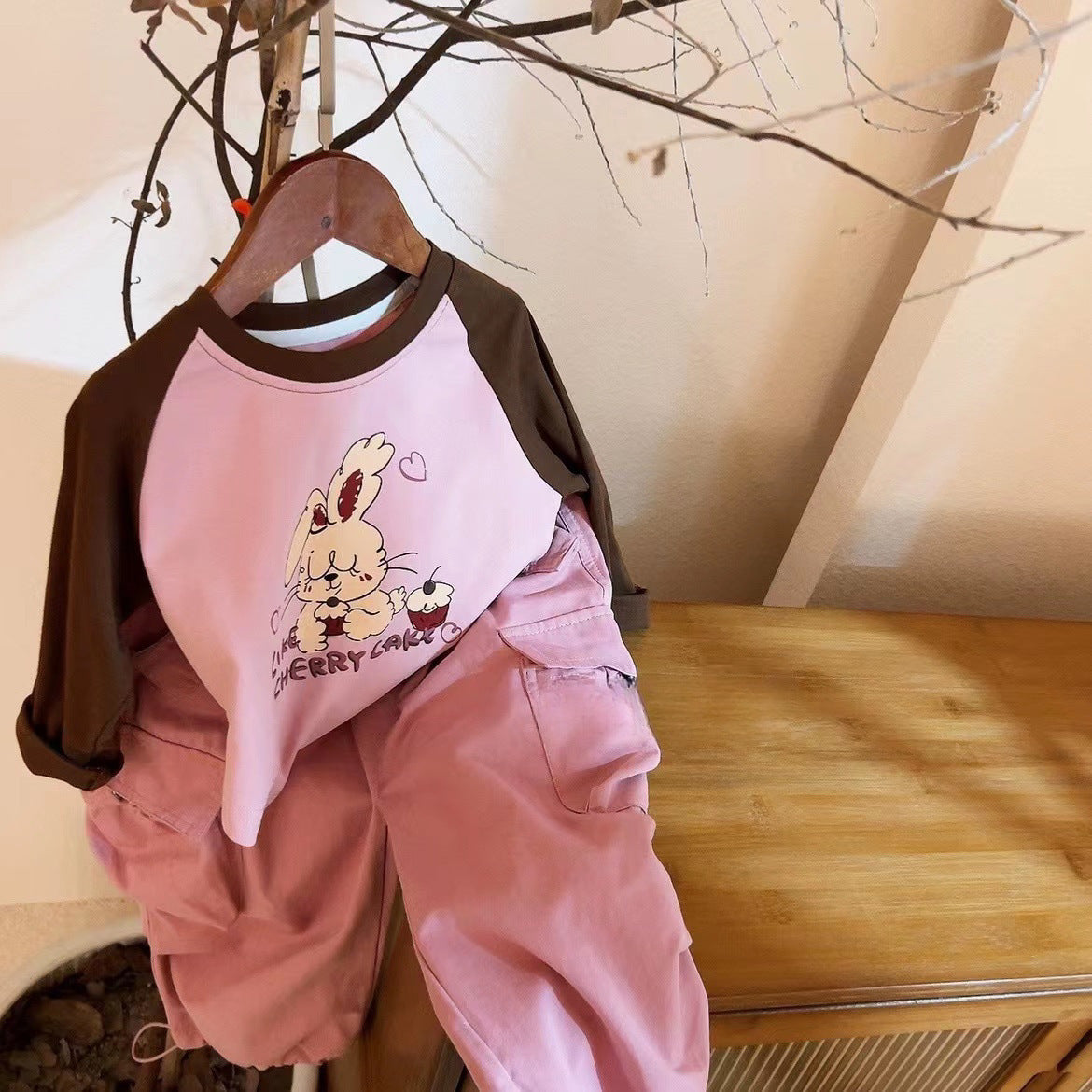 Girls T-Shirt & Overalls Set – Trendy Autumn Outfit – Outfit Sets – Image 3