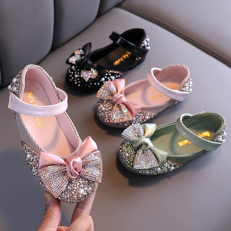 Green girls summer sandals with comfortable and breathable design for outdoor wear