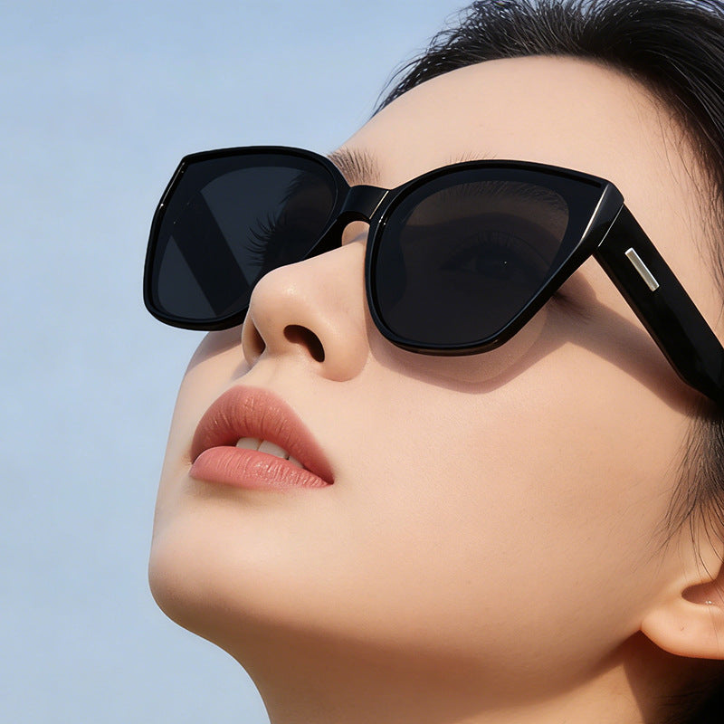 Black frame polarized premium foldable cat-eye polarized sunglasses for women uv protection