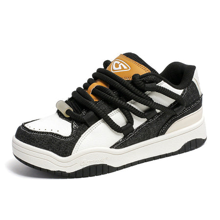 White Low-Top Retro Sneakers for Everyday Wear