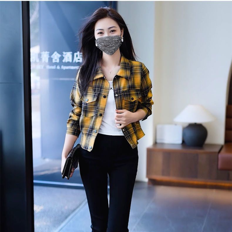 Refined Plaid Bouclé Blouse in Cropped Relaxed Tailoring