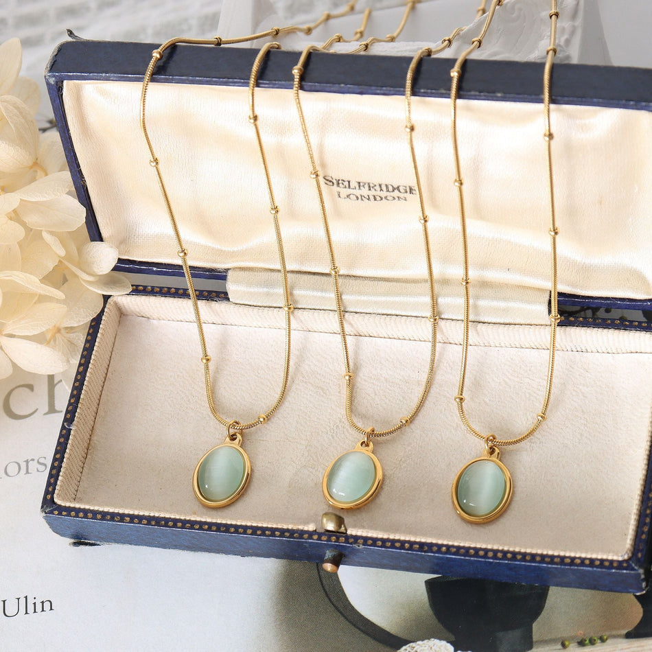 Vintage Cat Eye Oval Pendant 18K Gold Necklace
