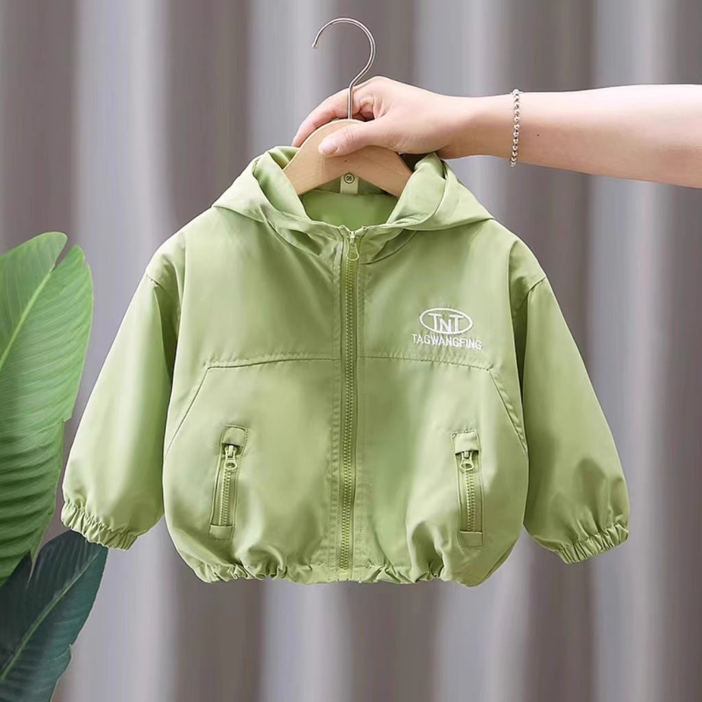 Green girls hooded windbreaker jacket for spring and autumn with zip closure