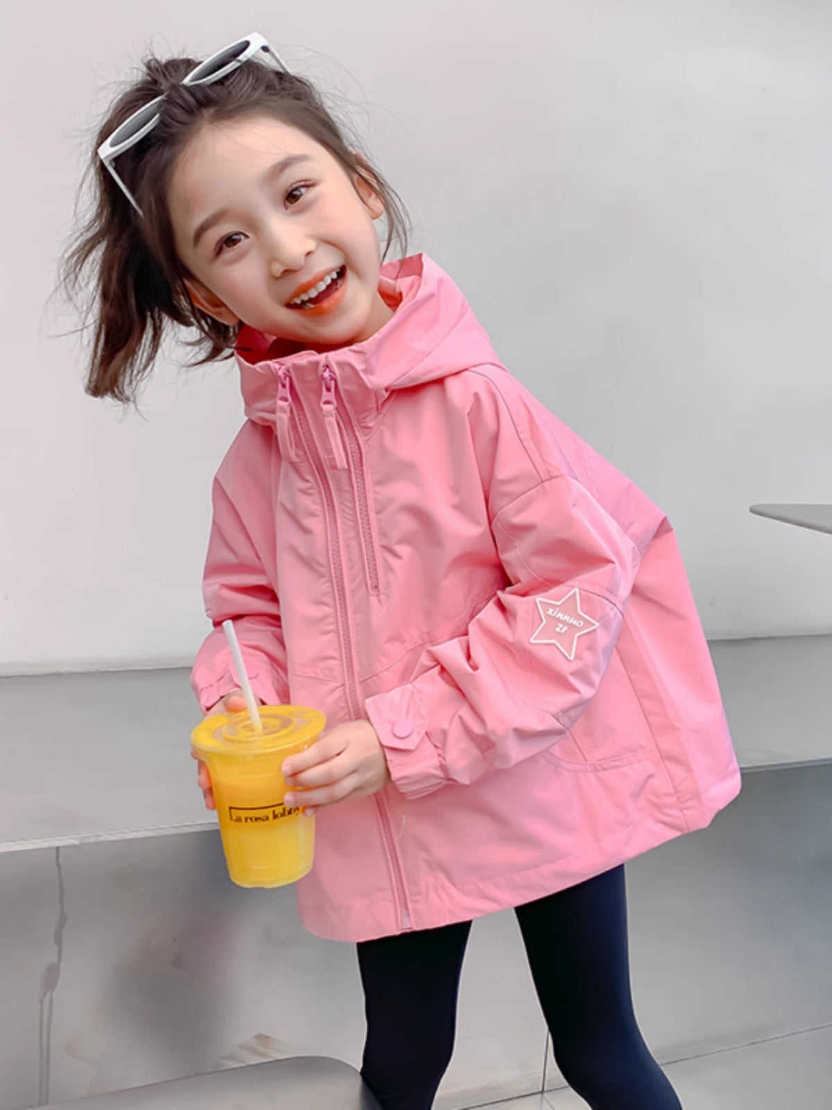 Pink girls hooded windbreaker jacket for spring and autumn with zip closure