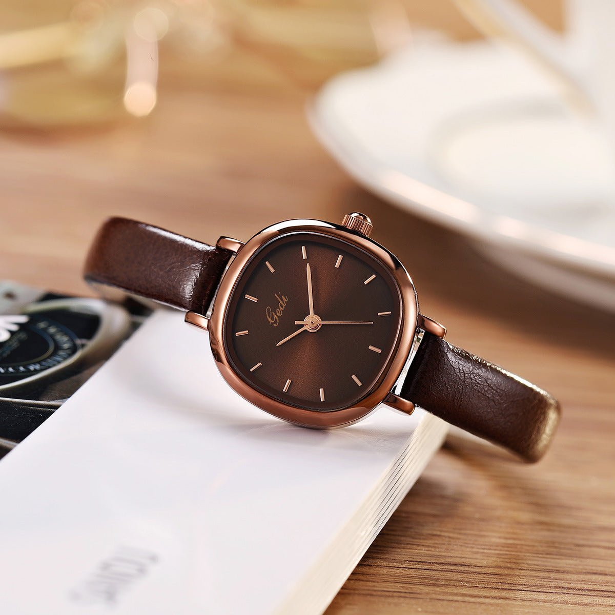 Goldie Women's Premium Retro Light Luxury Quartz Watch