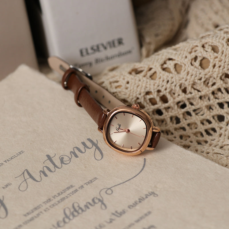 Goldie Women's Premium Retro Light Luxury Quartz Watch
