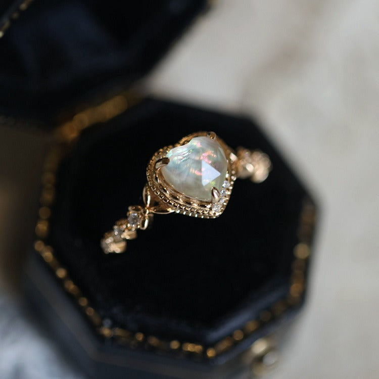 White Crystal and Natural Shell Light Luxury Collage Ring