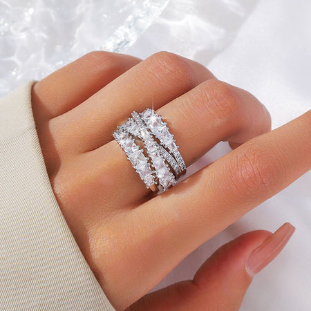 Title: Full Diamond Zircon Light Luxury Statement Ring