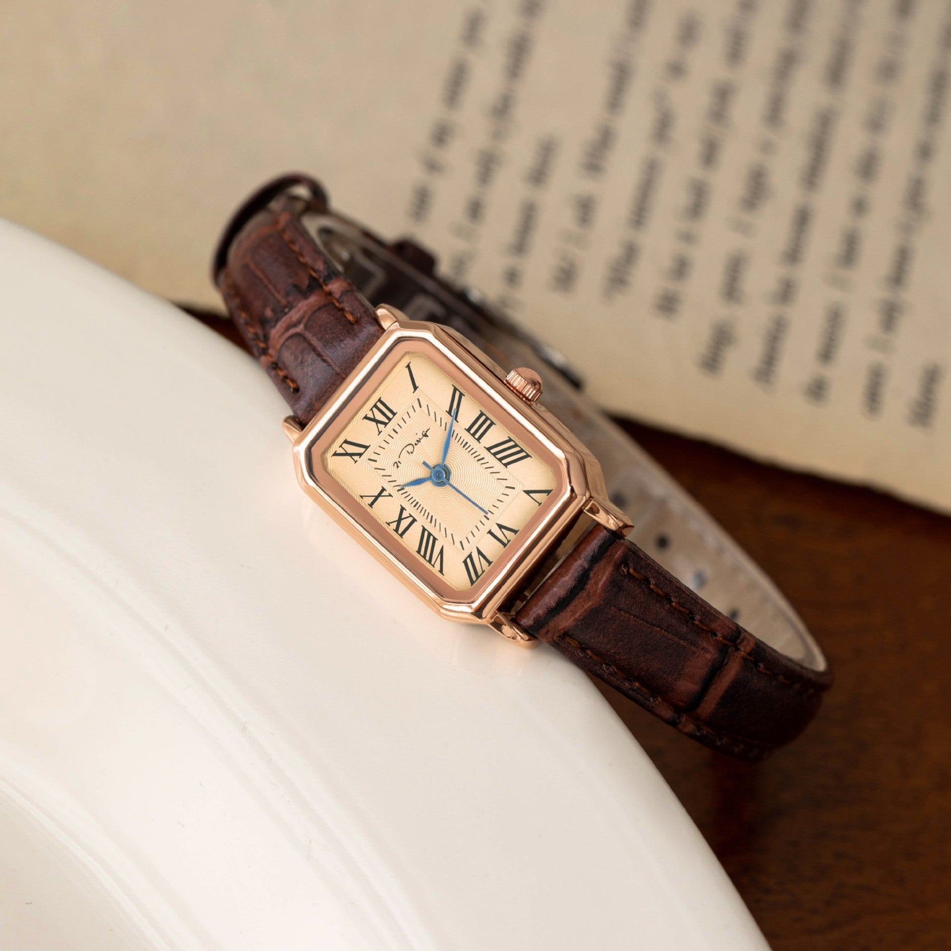 Rose shell rose surface coffee belt Women's Retro Small Square Dial Leather Strap Quartz Watch