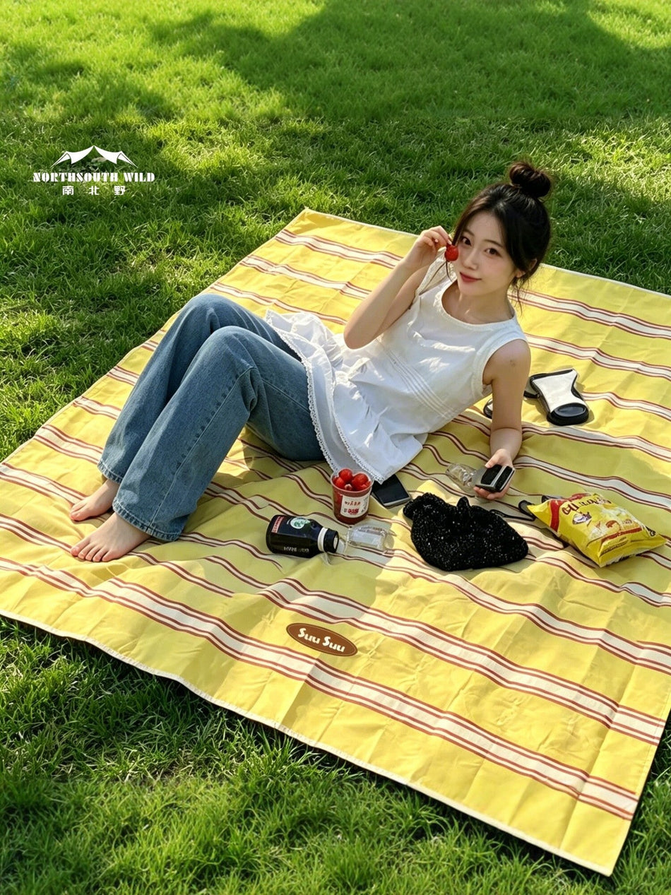 Korean Style Waterproof Folding Picnic Mat for Camping and Beach