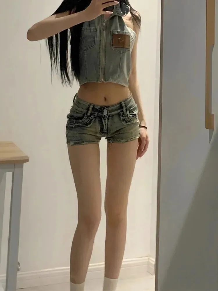 Low-Rise Rivet Denim Shorts with Stretch Slim-Fit Design