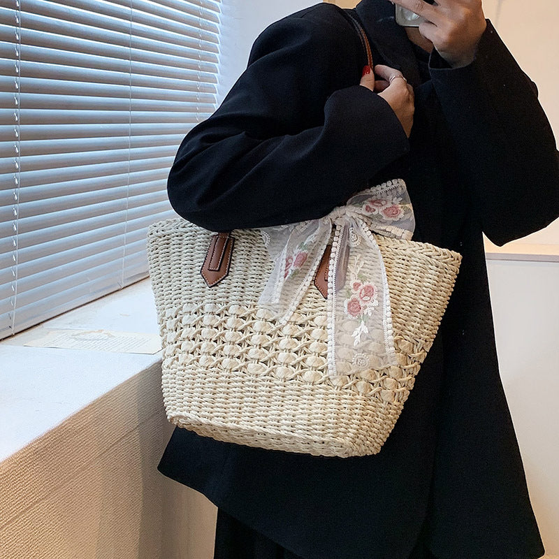 Women's Woven Straw Beach Commuter Tote Bag