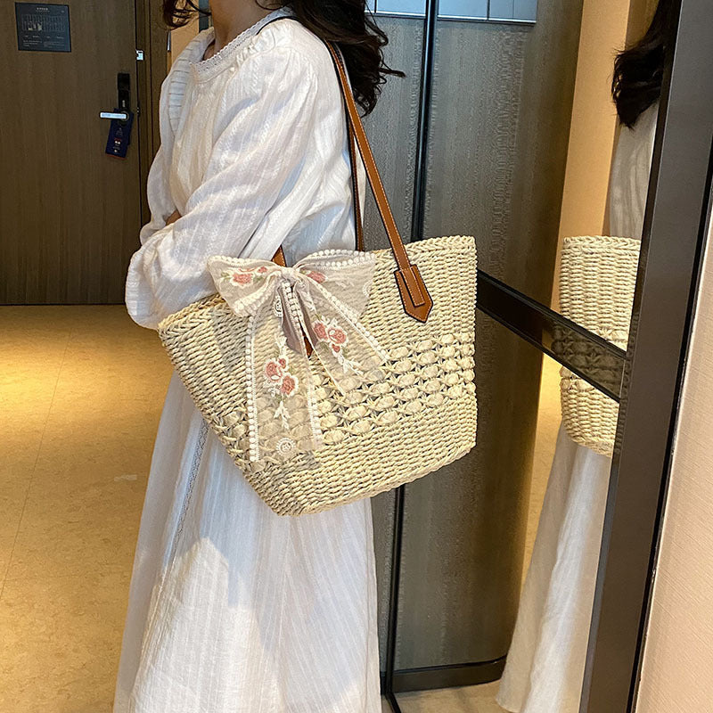 Women's Woven Straw Beach Commuter Tote Bag