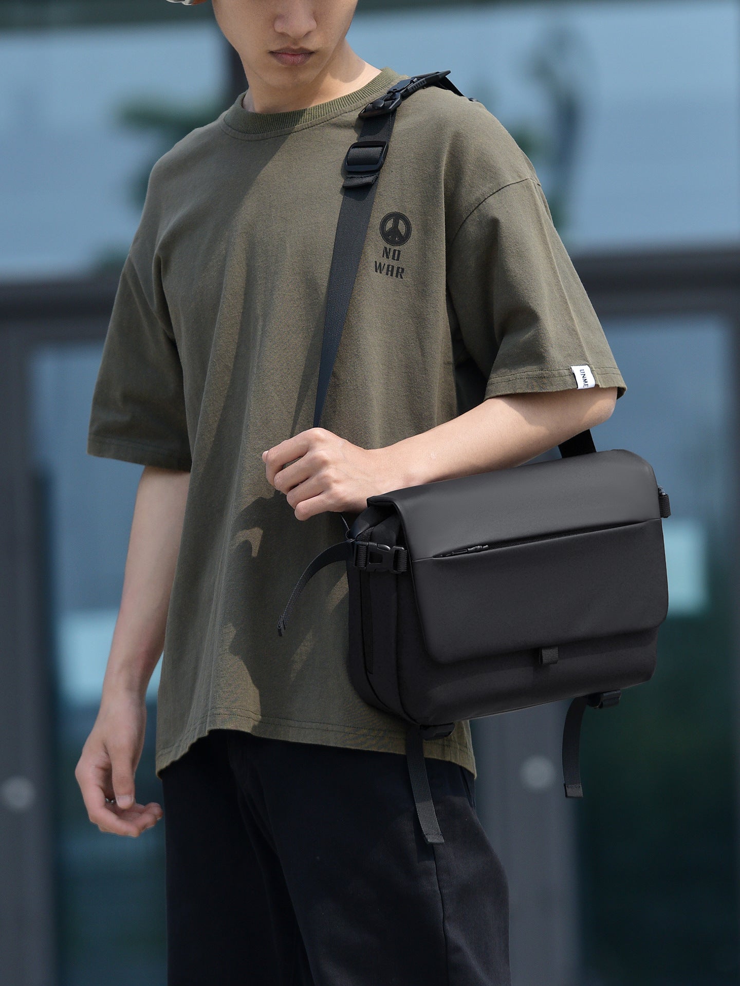 Men's black PU Crossbody Chest Bag Casual Messenger Travel Bag