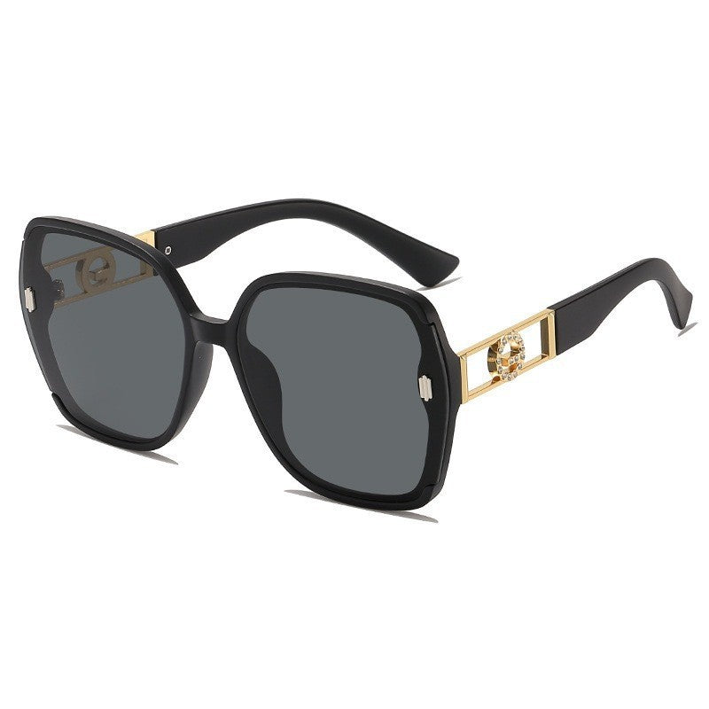 Elegant Oval Frame Sunglasses for Women