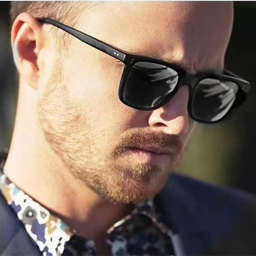 Unisex Retro Square Rivet Sunglasses European Style