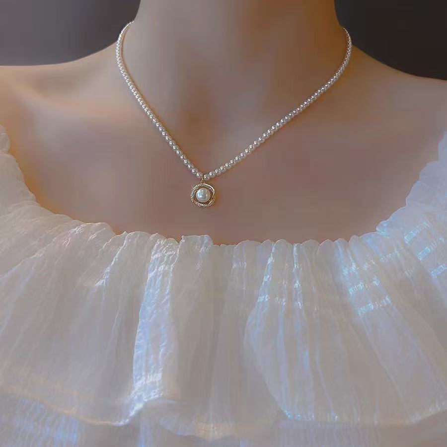 Diamond Round Pearl Clavicle Necklace for Women