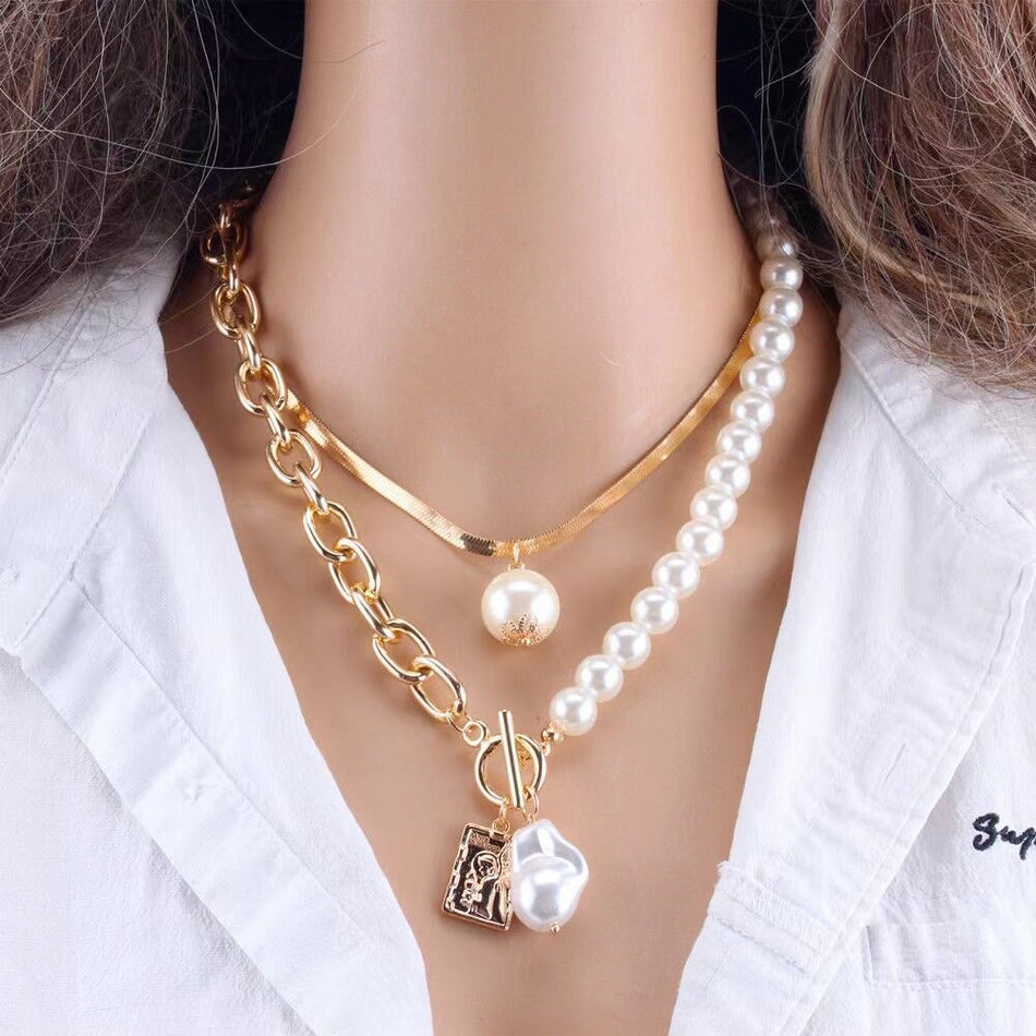 Baroque Pearl Portrait Necklace Set for Women