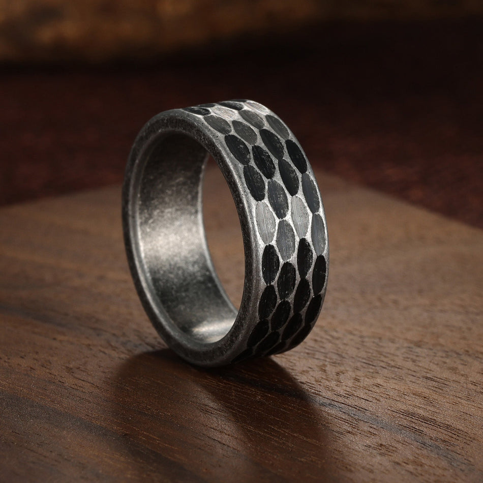 Men's Retro Hammered Pattern Ring Hip-Hop Style Design