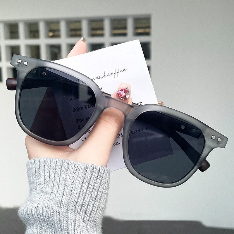 Vintage Wood Grain Temple Metal Sunglasses with UV Protection