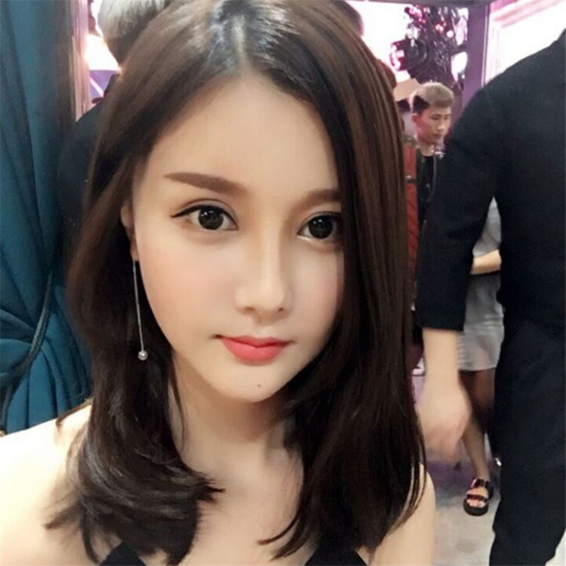 Women's Shoulder-Length Straight Wig with Split Bangs
