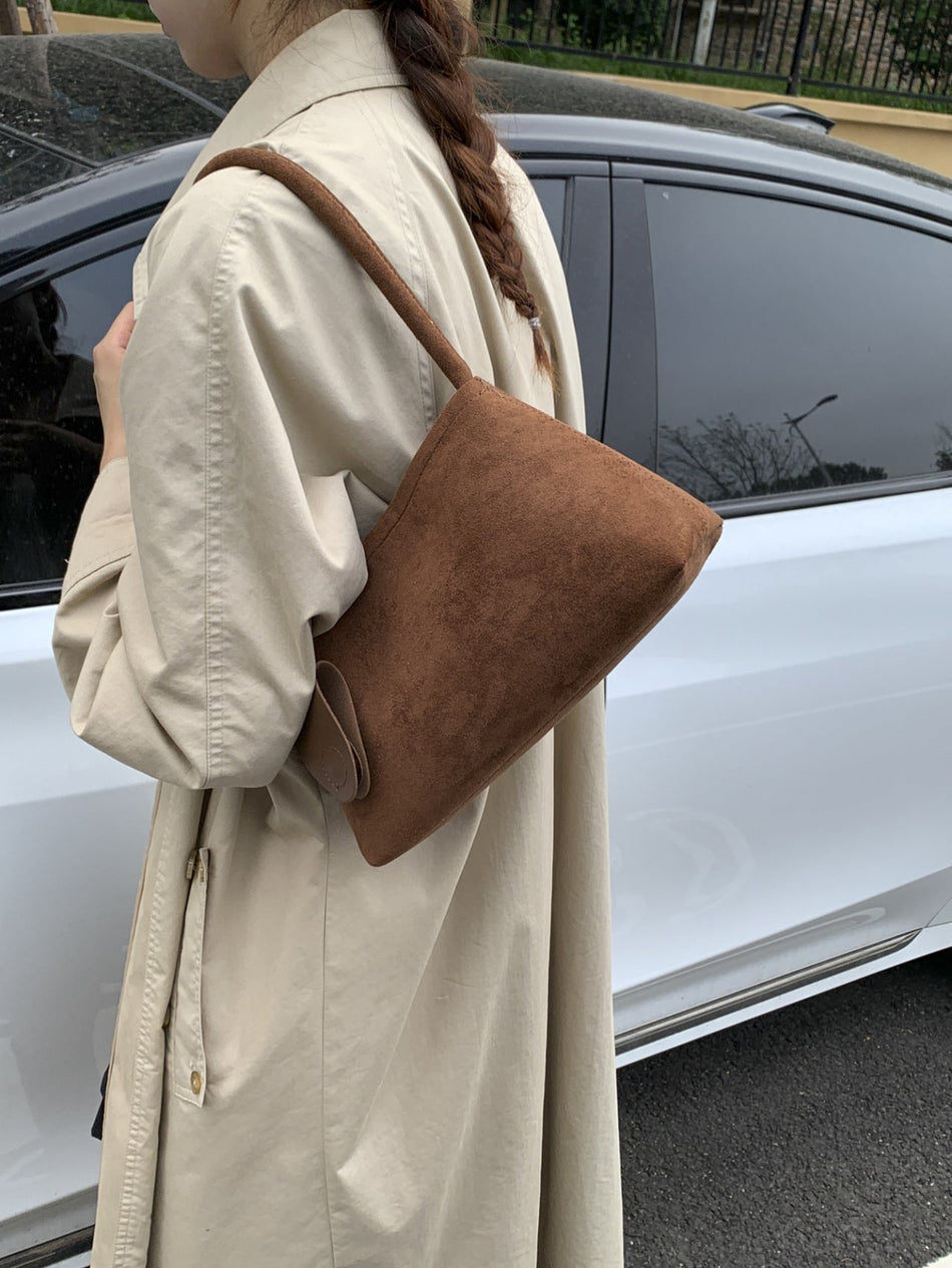 Women's Matte Baguette Shoulder Bag for Everyday Commuting