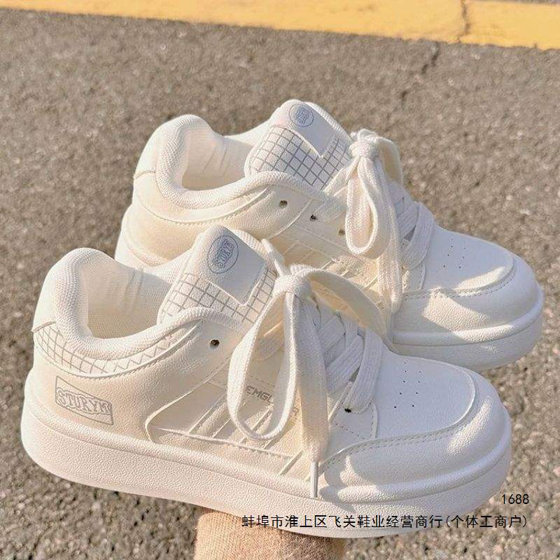 Women's Retro Platform Sneakers with Synthetic Leather Upper