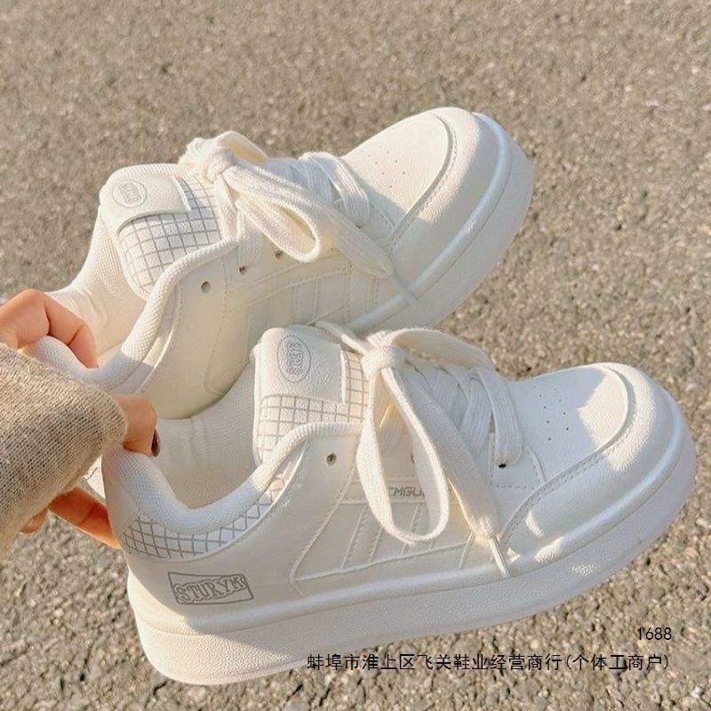 Women's Retro Platform Sneakers with Synthetic Leather Upper
