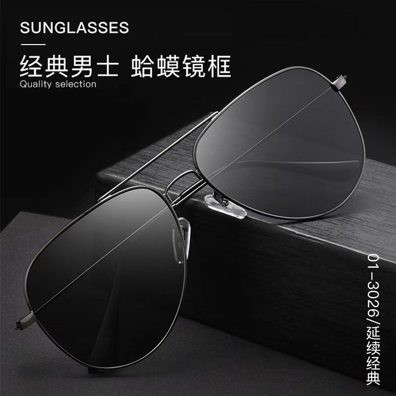 Men's Polarized Aviator Sunglasses with UV Protection Lens