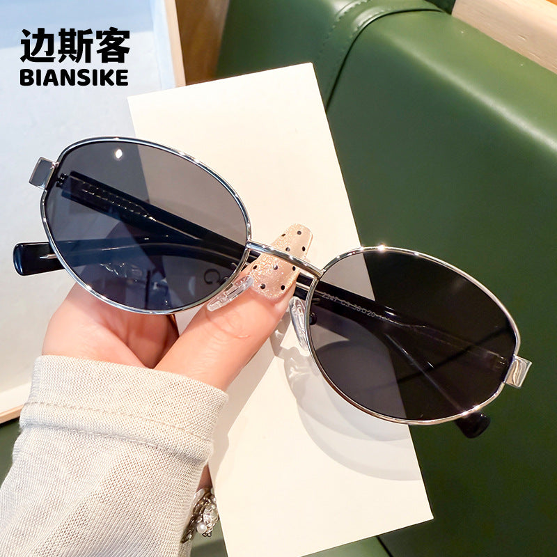 Oval Frame UV400 Fashion Sunglasses with Metal Frame