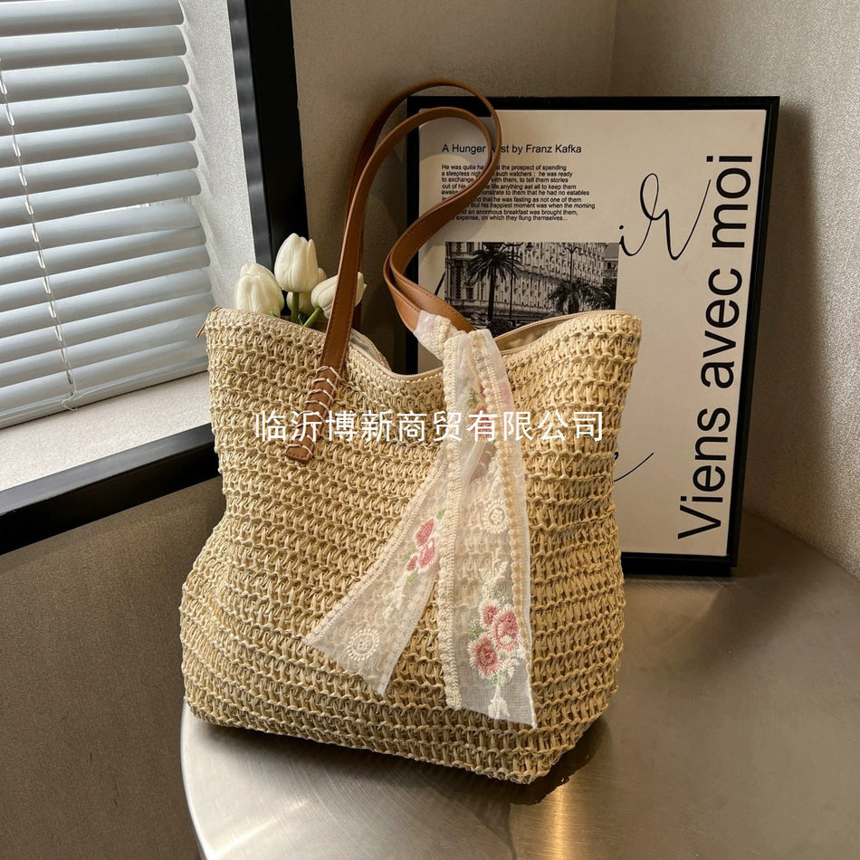 Women's Large Woven Straw Tote Bag with Zipper Closure