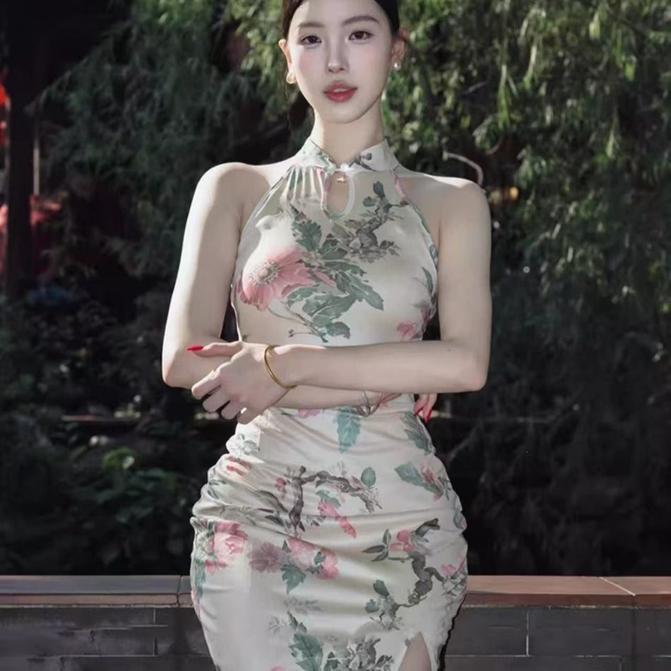 Women's Floral Slim-Fit Qipao Dress with Sleeveless Design
