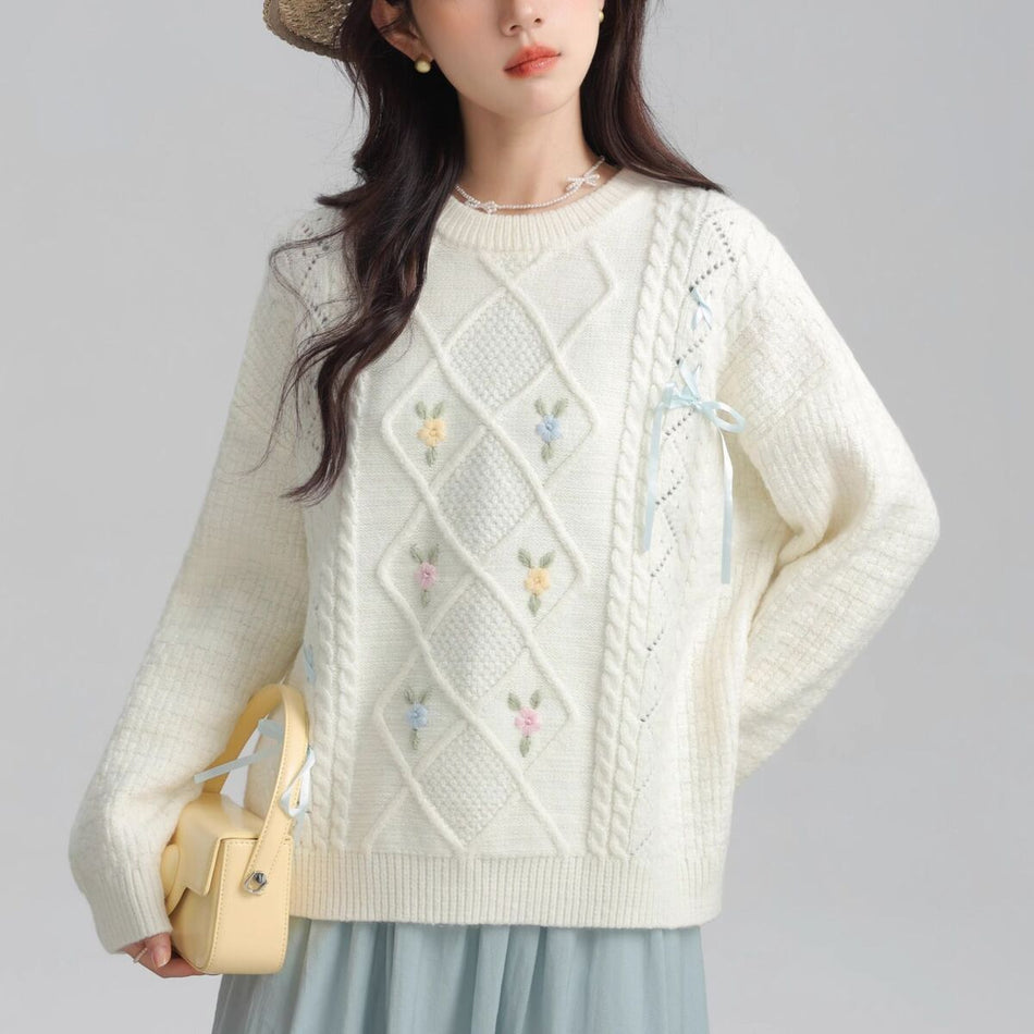 Women's Floral Embroidered Twist Knit Round Neck Sweater