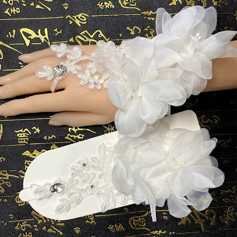 Short Diamond Lace Bridal Wedding Gloves with Finger Hook