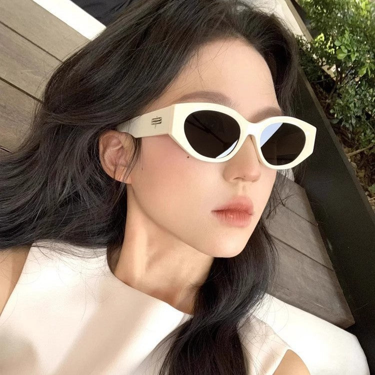 Women's White Cat-Eye Sunglasses Face-Slimming Summer Eyewear