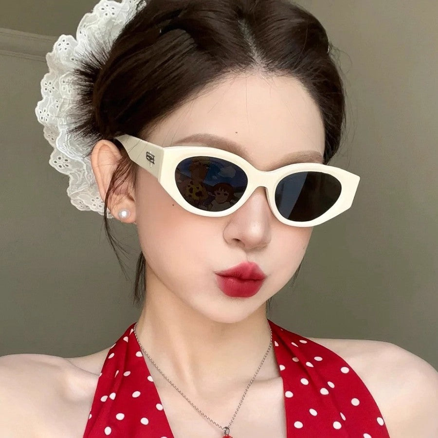 Women's White Cat-Eye Sunglasses Face-Slimming Summer Eyewear