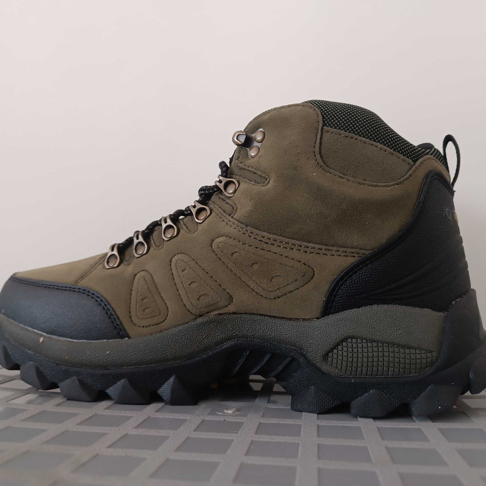 STOCK-Warm & Waterproof Winter Hiking Boots – Stay Cozy Outdoors!