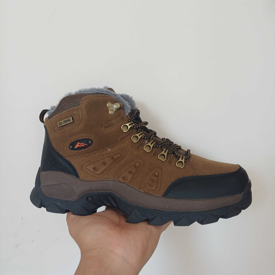 STOCK-Warm & Waterproof Winter Hiking Boots – Stay Cozy Outdoors!