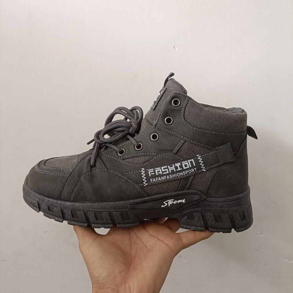 STOCK-Retro Martin Boots – Men’s Mid-Top Work and Desert Shoes