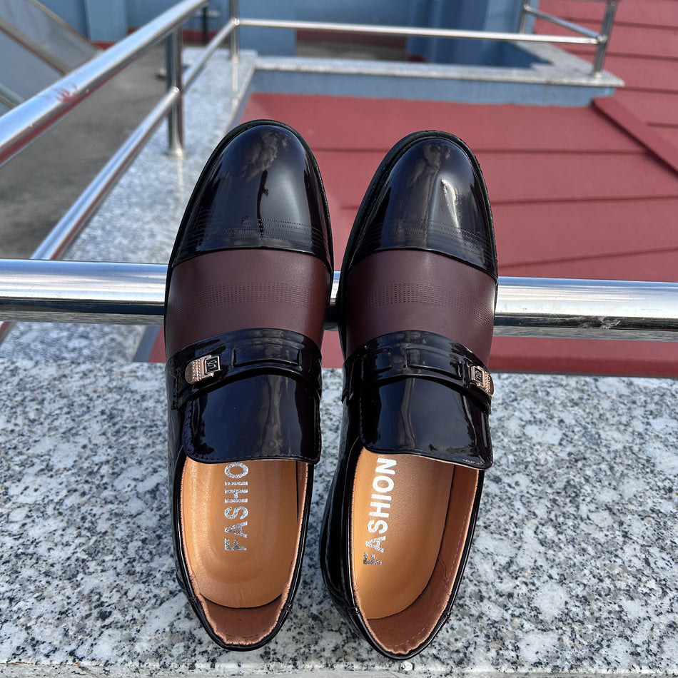 INSTOCK-Men’s Frosted Pattern Formal Shoes – Stylish & Breathable