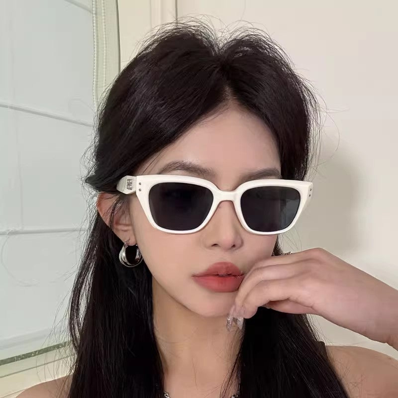 STOCK-High-End Cat-Eye Sunglasses for Women – Retro Style