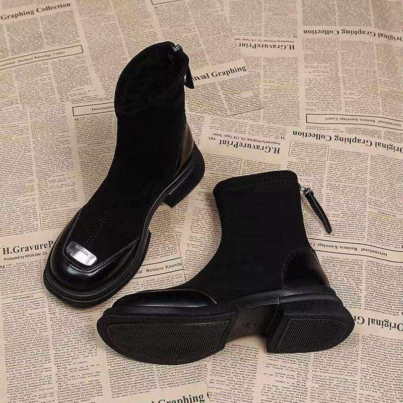 Small thick-soled Martin boots