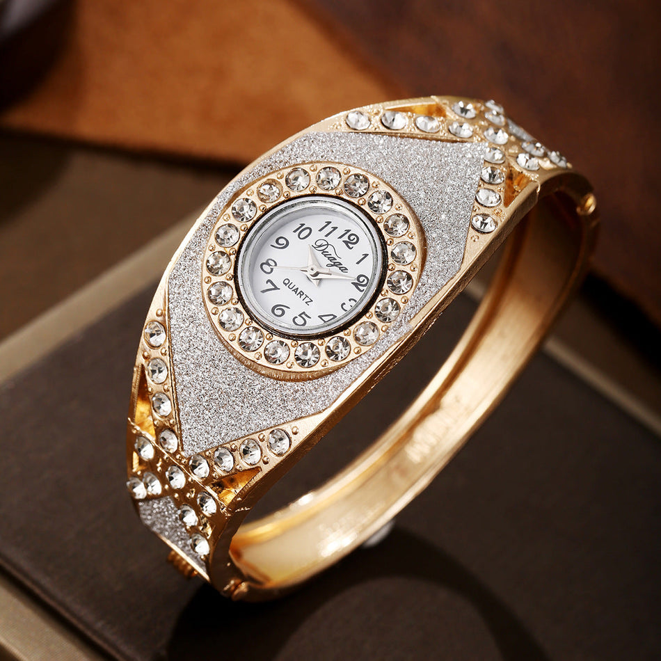 Diamond Bracelet Watch – Stylish Women’s Timepiece