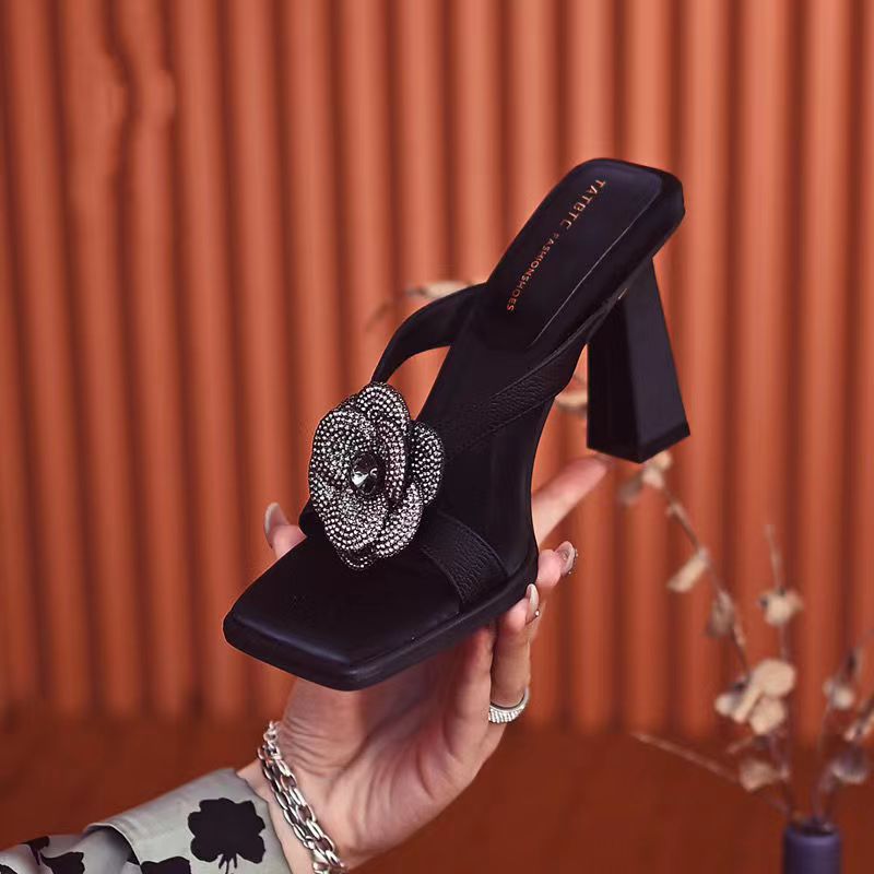 INSTOCK-Floral Chunky Heel Slippers