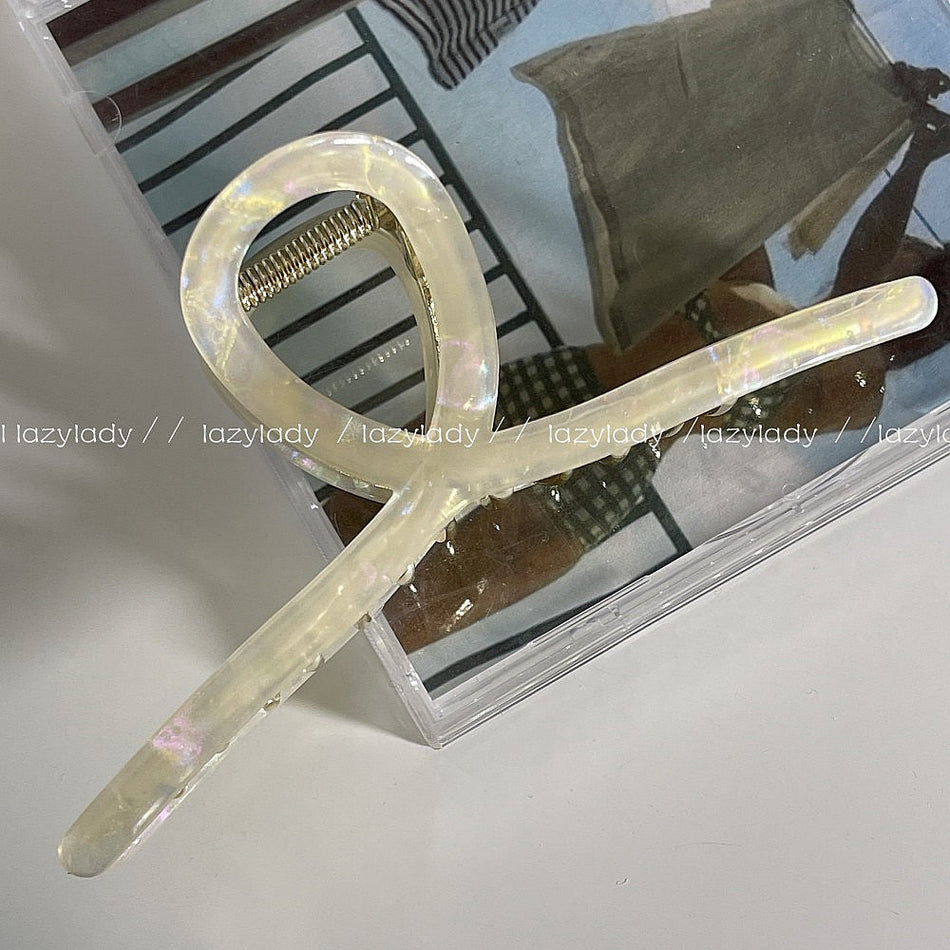 13cm French Style Hair Claw – Strong Grip Shark Clip