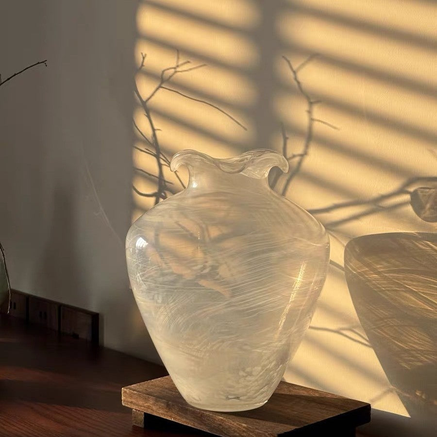 White Song Dynasty Aesthetic Silent Wind Glass Vase